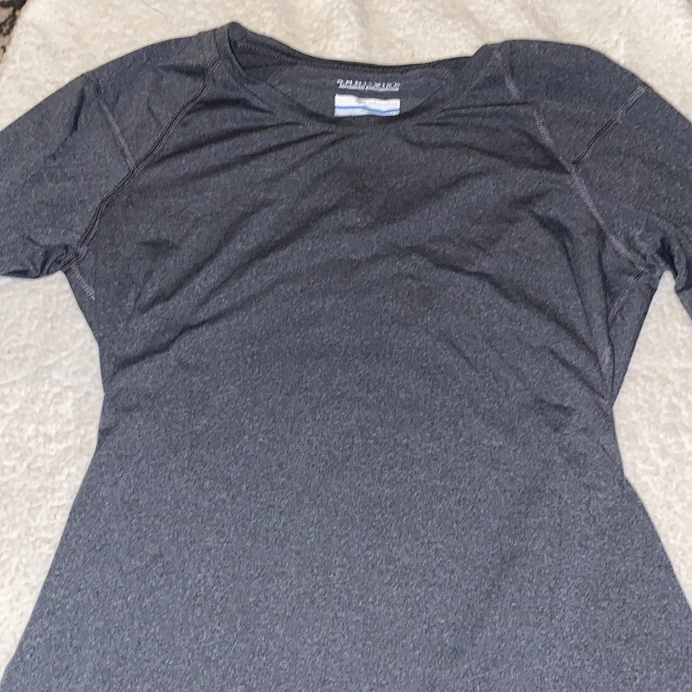 Form fitting colombia long sleeve xs! grey